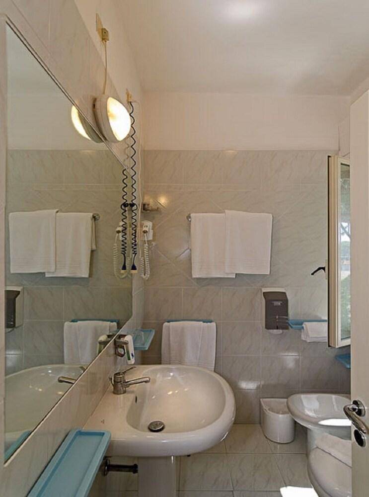 Hotel Le Ginestre Lido di Camaiore Zewnętrze zdjęcie